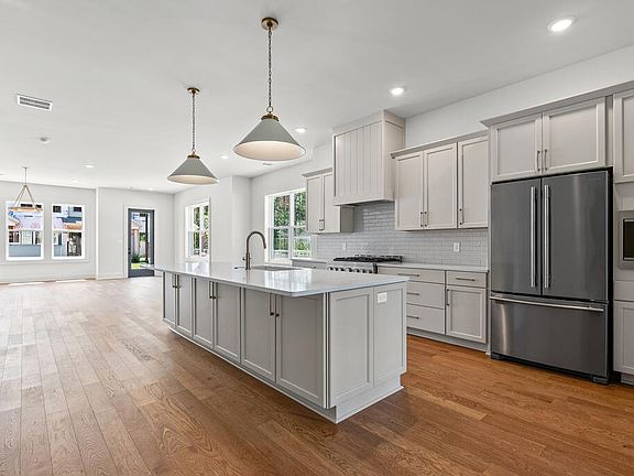 5th image of 504 Hemingway Ln