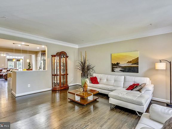 3rd image of 12433 Falconbridge Dr