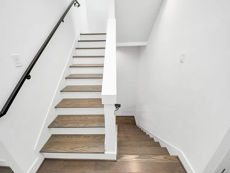 5823 Dolores St — Photo 34