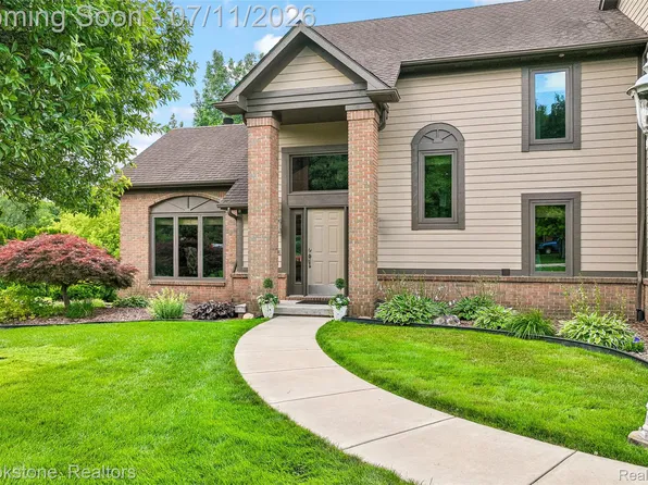 6423 Southampton Dr, Clarkston, MI 48346