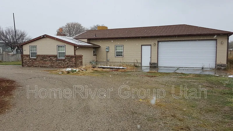 4 bed, 2.0 bath, 1464 sqft, $1,995 — Photo 2
