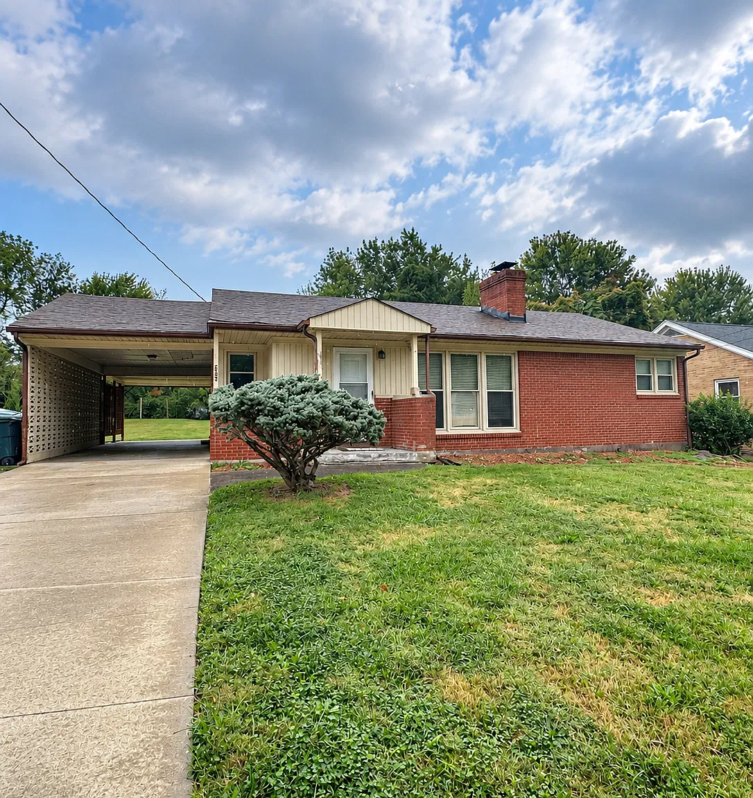 3 bed, 1.5 bath, 2556 sqft, $1,500 — Photo 1