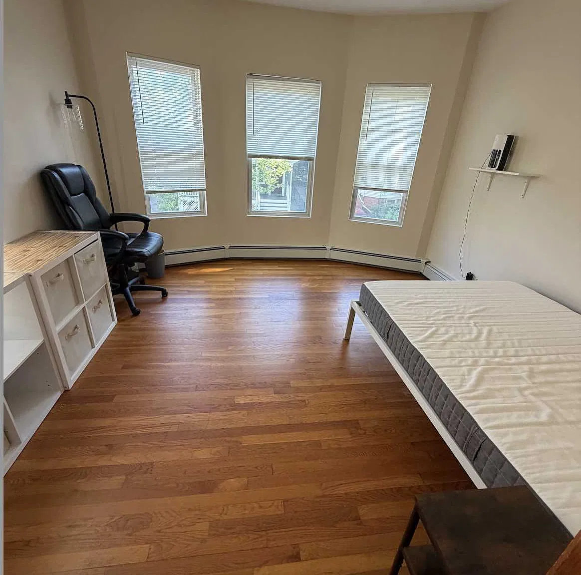 4 bed, $4,200 — Photo 3