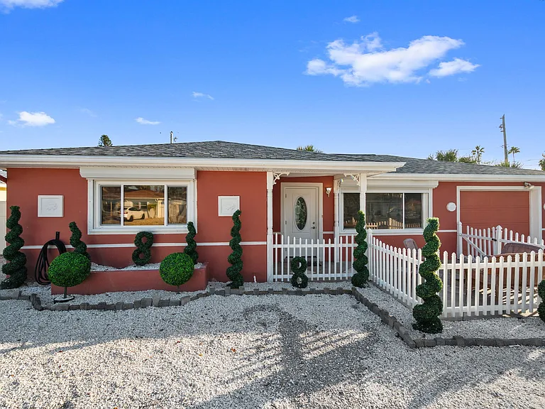 58 Lido Dr — Photo 2