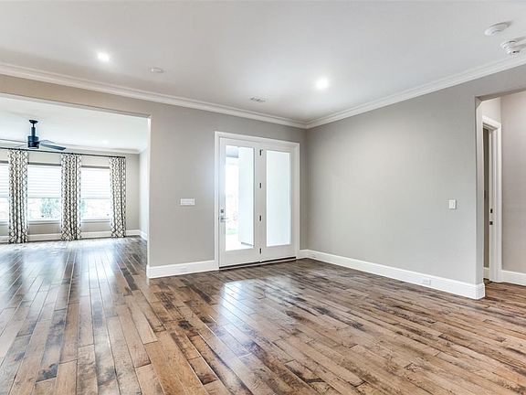 4th image of 6075 Westchester Ln