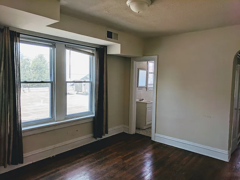 518 W. Grace St.* — Photo 53