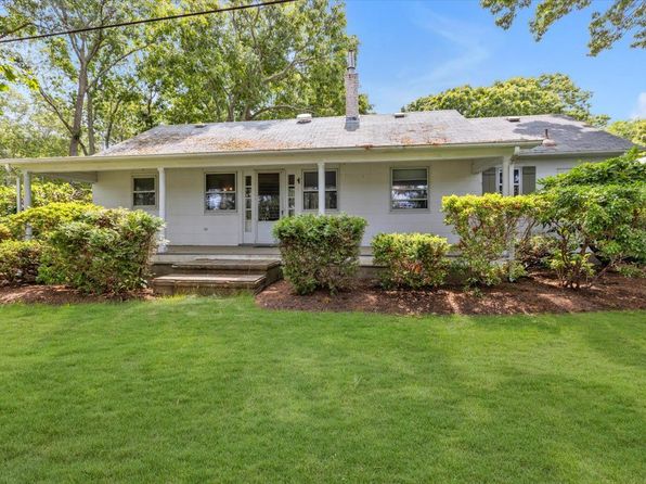 633 Pine Neck Rd, Southold, NY 11971