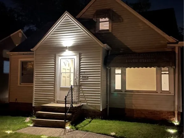 5595 Dalewood Ave, Maple Heights, OH 44137