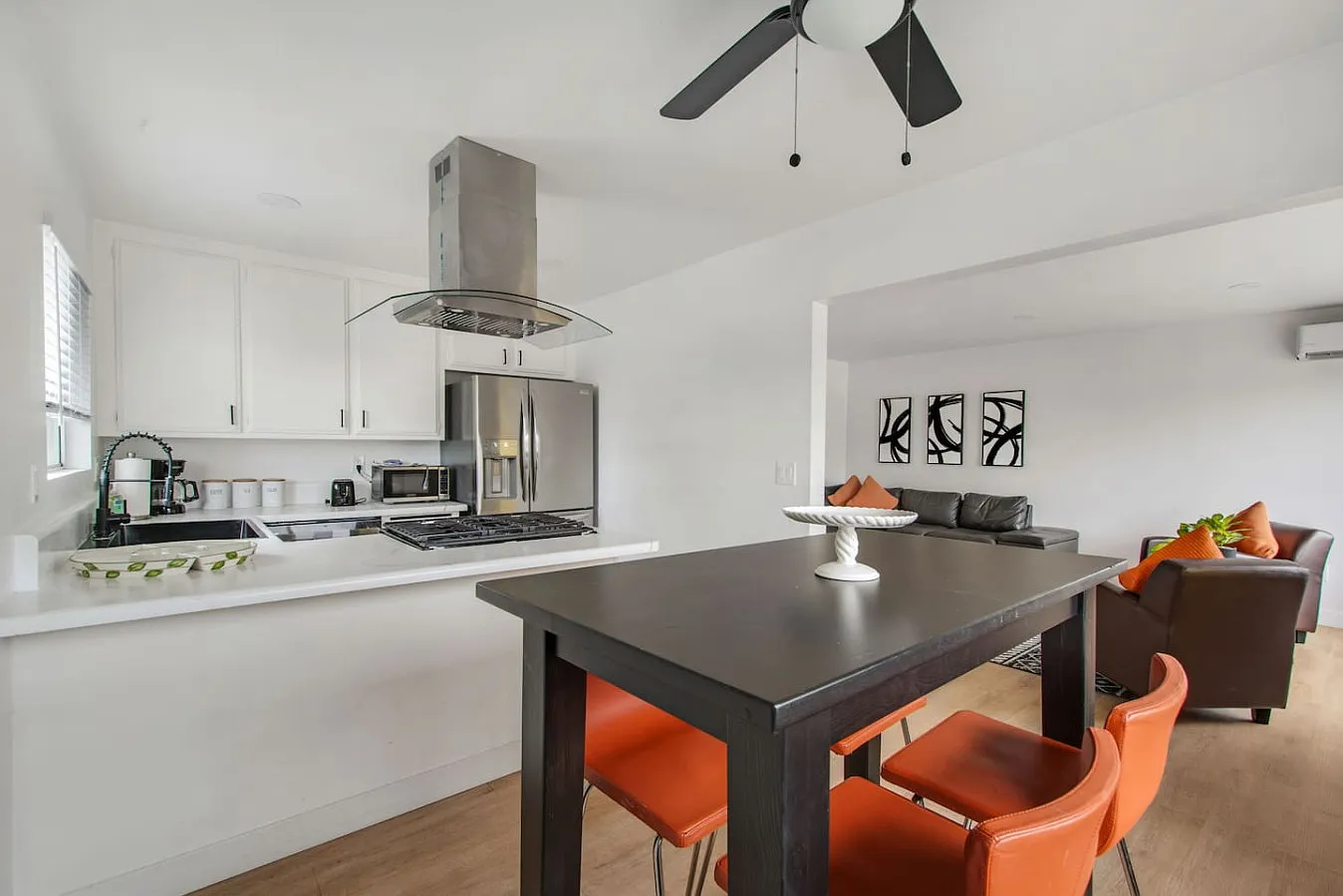 2 bed, 975 sqft, $4,500 — Photo 2