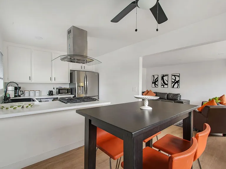 3720 S Marine St #4 — Photo 2