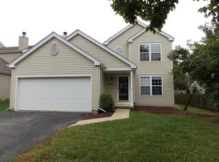 674 Green Meadow Ln, Geneva, IL 60134