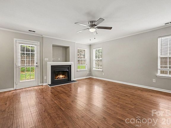 5th image of 2877 Oasis Ln