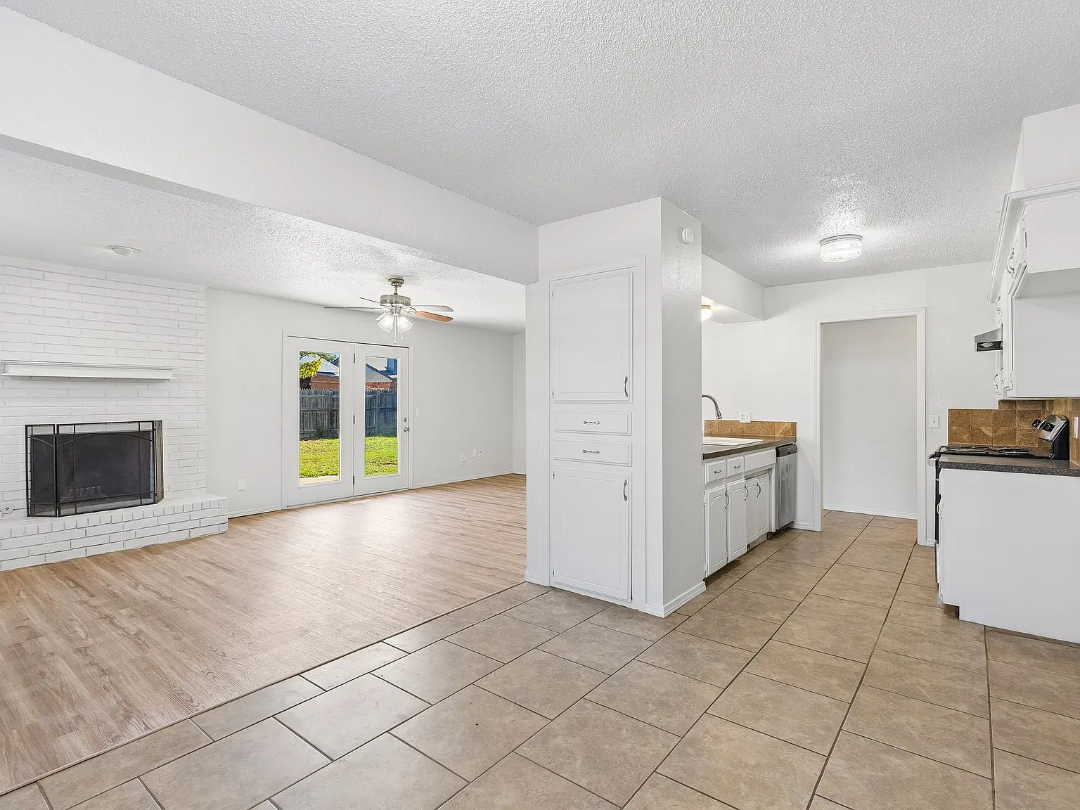 3 bed, 1379 sqft, $1,595 — Photo 4