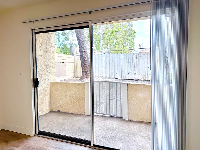 12521 Saticoy St #7 — Photo 5