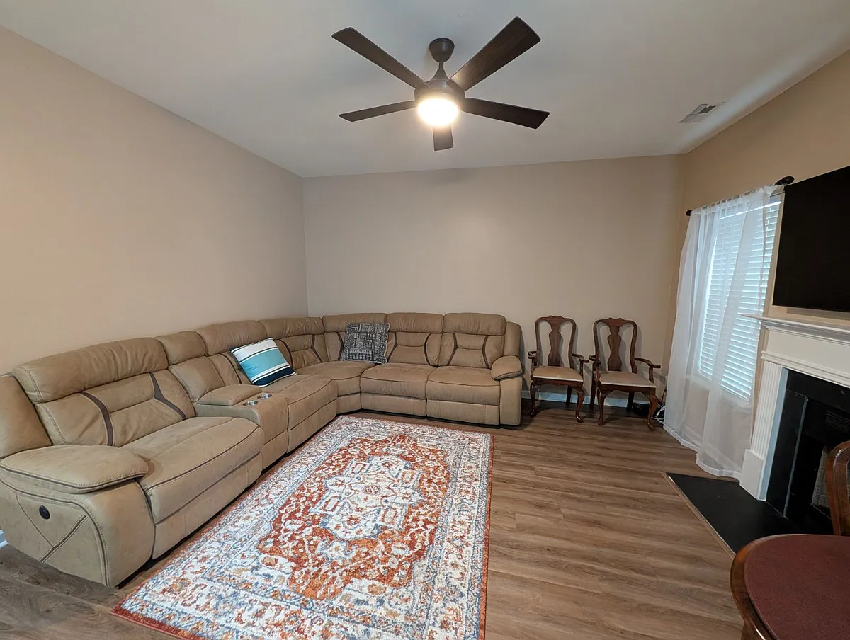 Building Photo - 15569 Stronvar House Ln