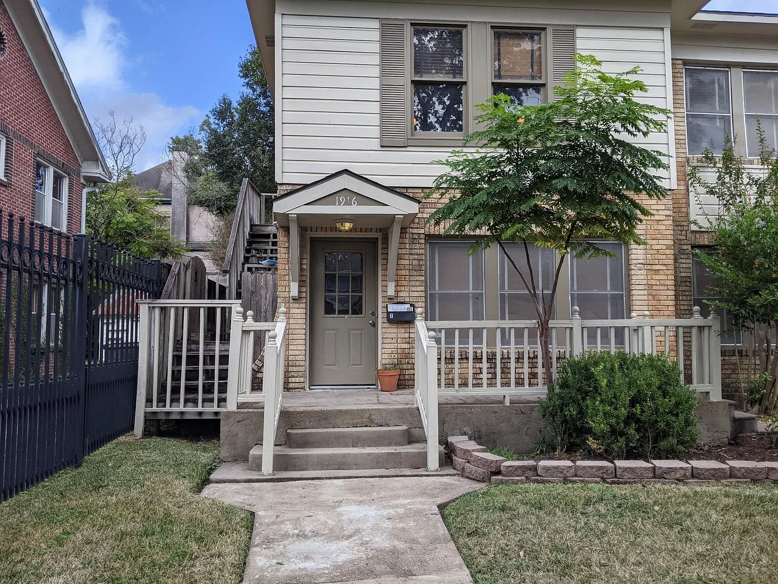2 bed, 1.0 bath, 1906 sqft, $1,695 — Photo 1