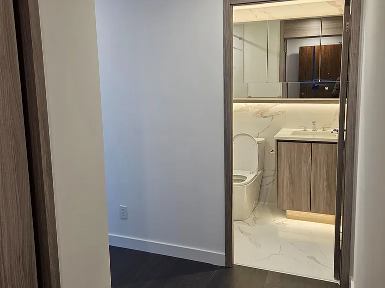 18 Esther Shiner Blvd #2211 — Photo 9