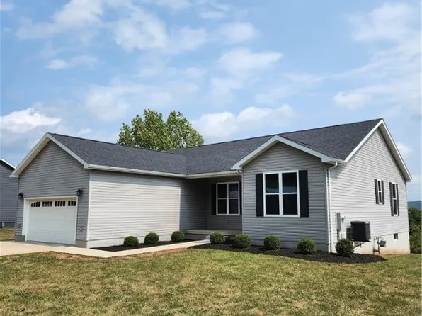 36 Pin Oak Dr, Caldwell, OH 43724