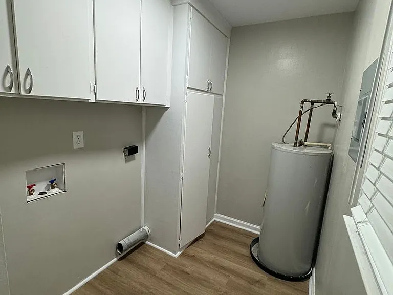 2434 Oxford Dr — Photo 15
