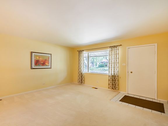 4th image of 525 W Berkley Ln