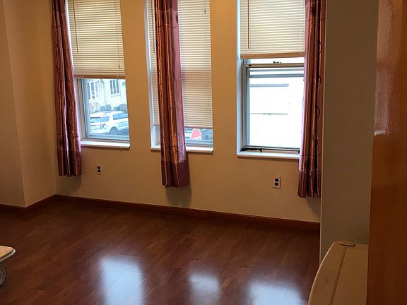 3rd image of 2153 S Hancock St Floor 2
