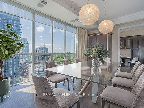4th image of 70 Roehampton Ave #2315