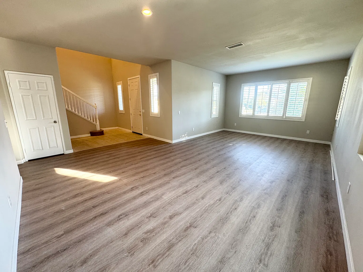 4 bed, 3284 sqft, $3,500 — Photo 3