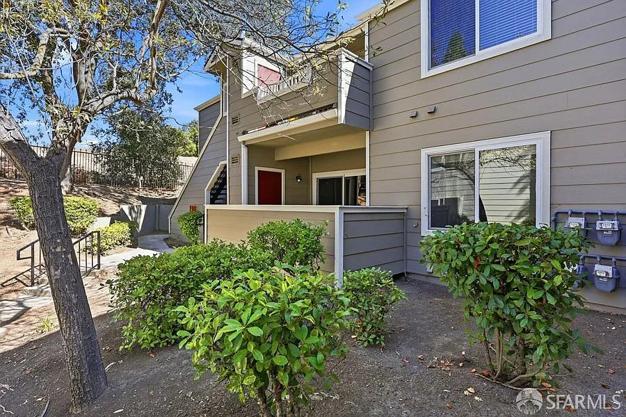2 bed, 2.0 bath, 1164 sqft, $3,750 — Photo 3