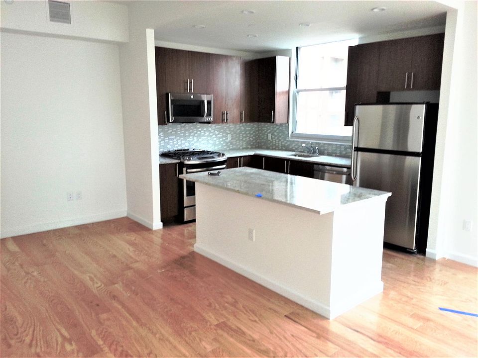 1st image of 50 Oceana Dr W APT 10