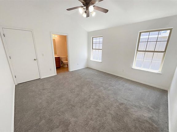 4th image of 504 Woodbriar