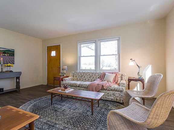 3rd image of 115 E Zarley Blvd