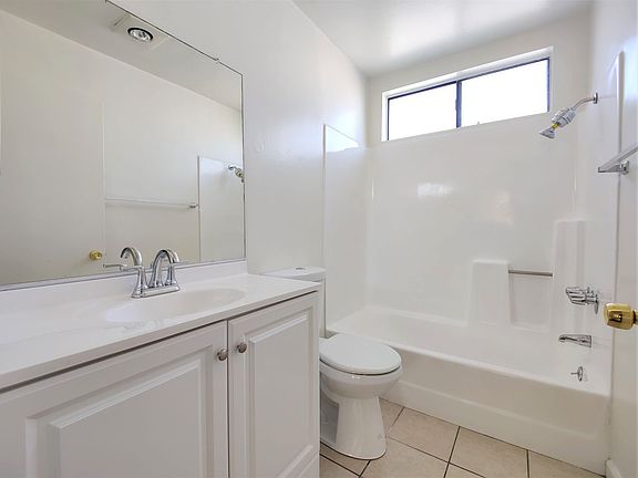 5th image of 12603 Oxnard St APT 14