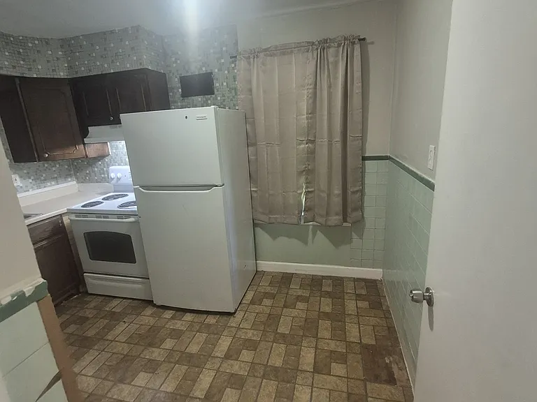 433 Plaza Ave — Photo 2