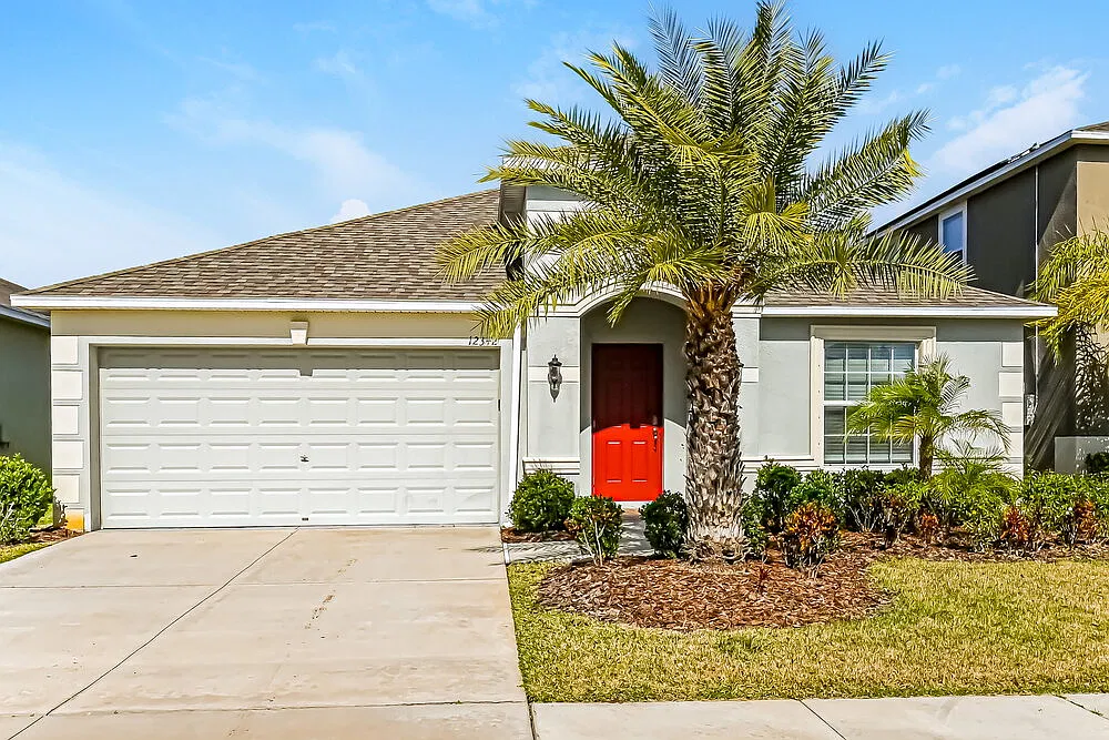3 bed, 2.0 bath, 2062 sqft, $4,400 — Photo 1
