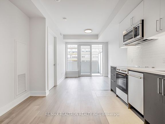 2nd image of 2525 Bathurst St #805