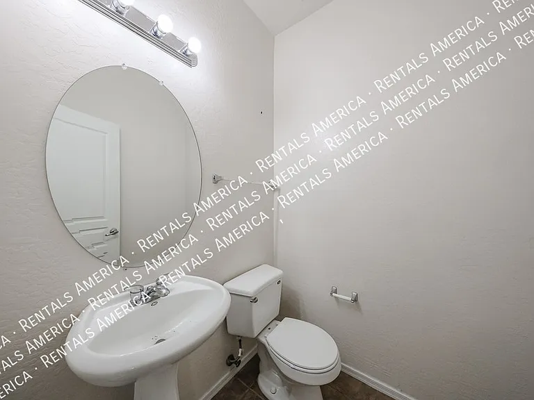 4563 E Oxford Ln — Photo 22