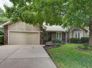 2051 E Kahler Ct, Springfield, MO 65804