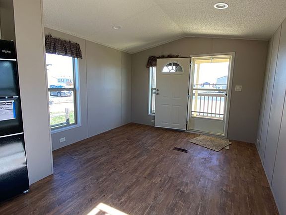 3rd image of 402 Arnold Blvd #426ELIJ