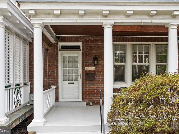 4th image of 3706 Jenifer St NW