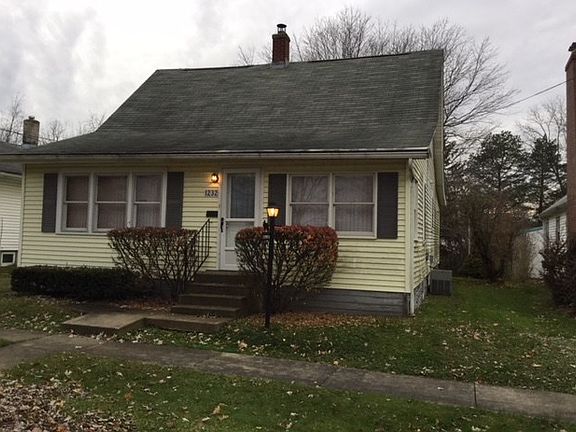 3rd image of 1232 Myers Ave