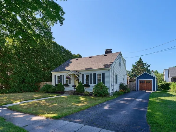 26 Smith St, Greenfield, MA 01301