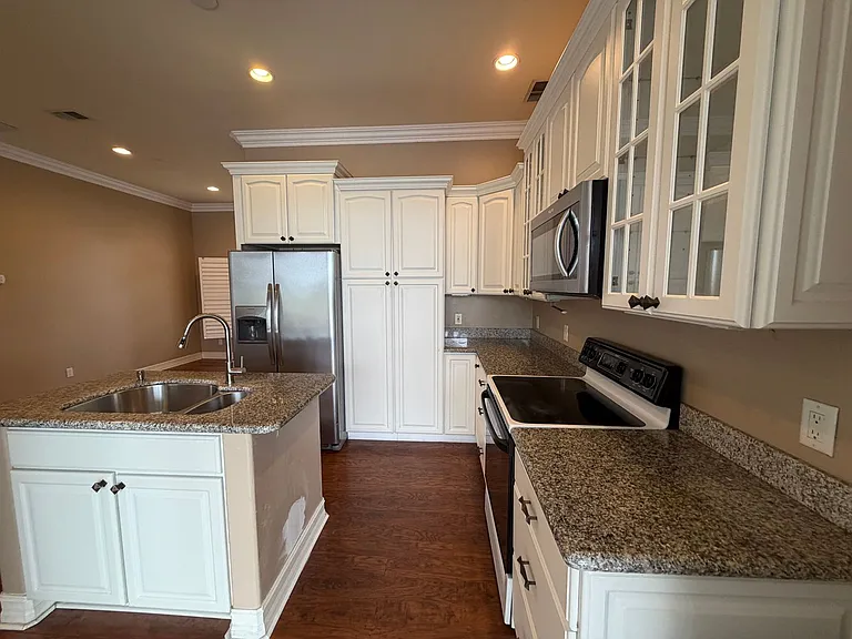 3425 Anton Ct — Photo 11
