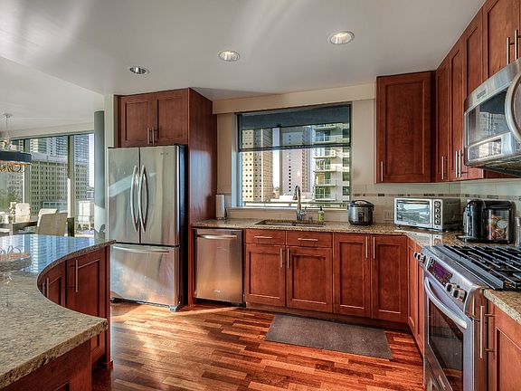 5th image of 10650 NE 9th Pl Unit 922