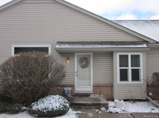 34528 Manor Run Cir, Sterling Heights, MI 48312