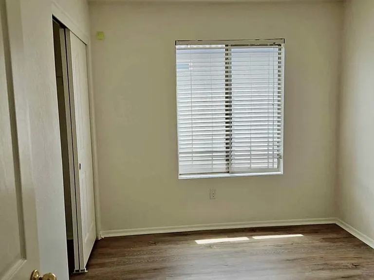 2040 E Behrend Dr — Photo 17