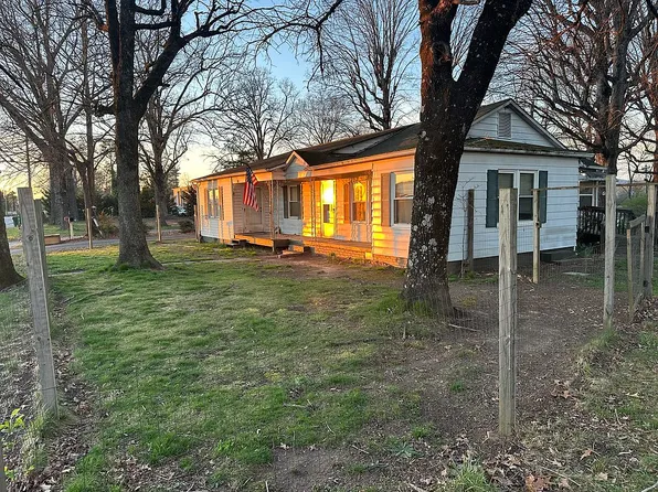 603 N Main St, Granite Falls, NC 28630