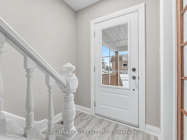 4445 Simcoe St — Photo 8