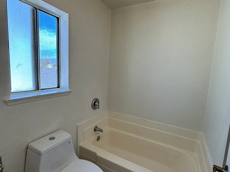 1465 Heatherton Ave — Photo 14