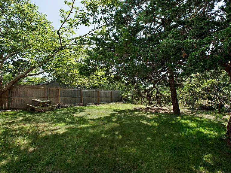 20 Beach Ave — Photo 9
