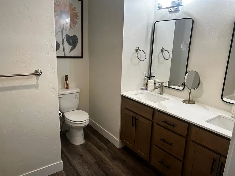 2459 Park Vista St #B — Photo 9